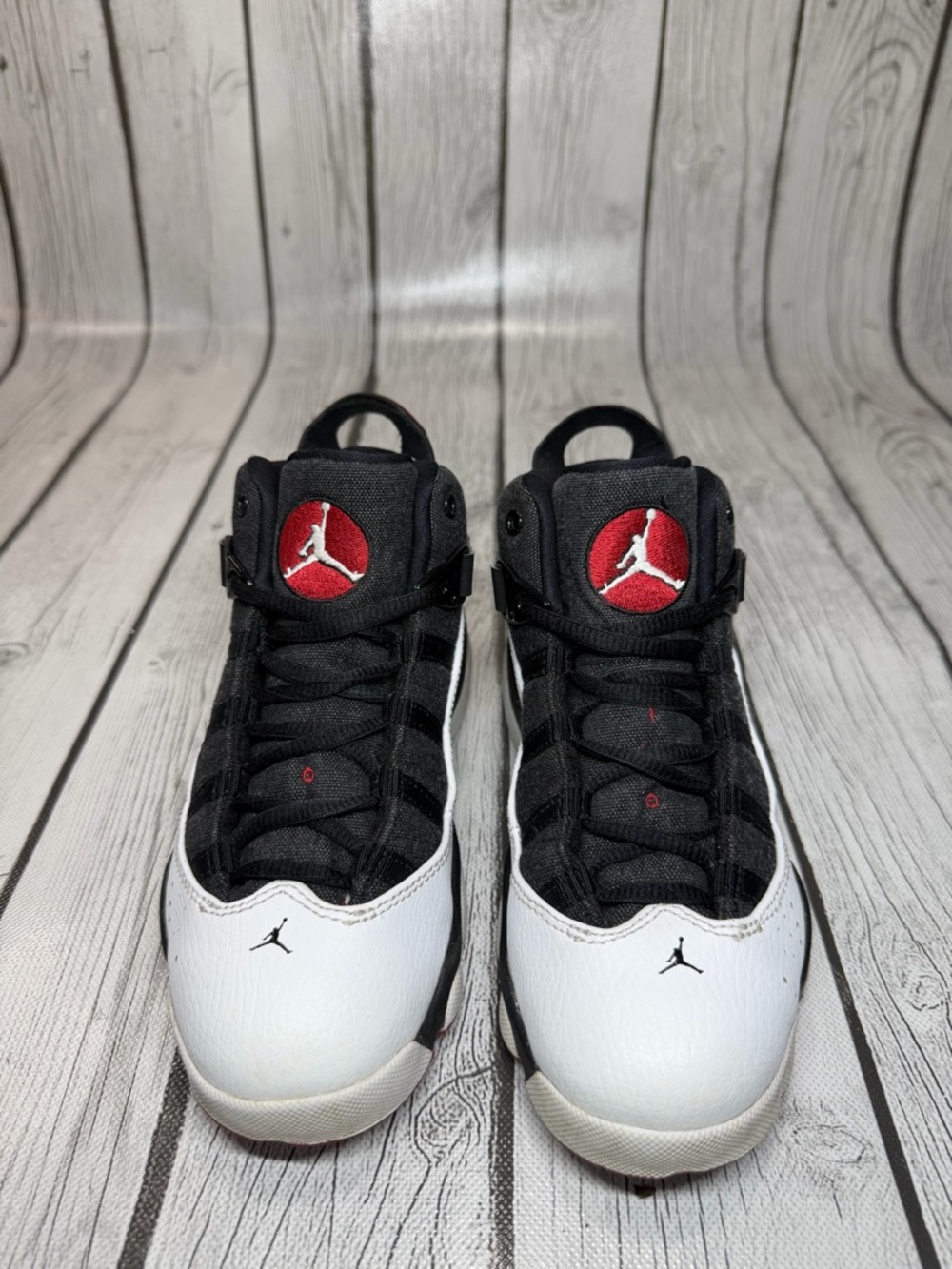 Nike‎ Air Jordan 6 Rings Sneakers
Boys Size IY Black /White/Red